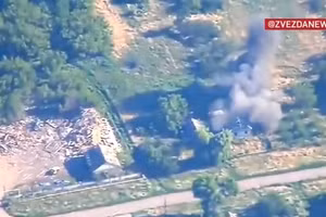 Khoảnh khắc Hyacinth-B phá hủy nơi trú ẩn của binh sĩ ở DPR