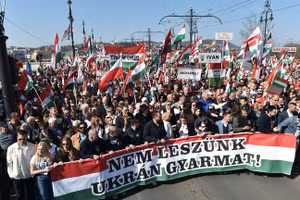 Biển người xuống đường ở thủ đô Hungary với thông điệp bất ngờ