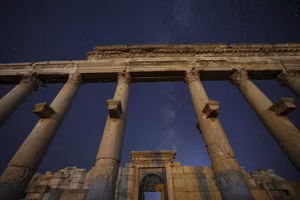 Ngắm tàn tích cổ đại Palmyra 'thức giấc' dưới bầu trời đầy sao ở Syria