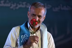 Ông Masoud Pezeshkian tại một cuộc vận động tranh cử ở Tehran, Iran. Ảnh: AP.
