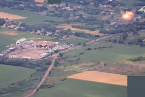 Loạt mục tiêu quân sự trúng đòn tập kích bằng vũ khí chính xác trong đêm