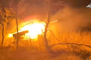 Đòn chính xác trút xuống sân bay và cảng biển, thiêu rụi radar, xe chiến đấu