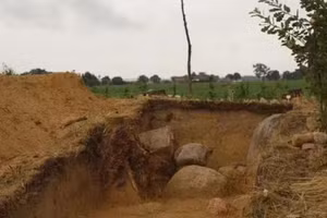 Người ta cho rằng các kim tự tháp này có niên đại khoảng 5.500 năm.