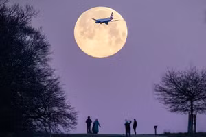 Ngắm siêu trăng Sói 2026 rực sáng khắp bầu trời thế giới