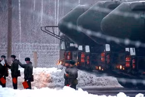 Giáo sư Mỹ cảnh báo thế giới bên bờ vòng xoáy chạy đua hạt nhân mới