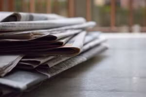 Đính chính về in nhầm giá báo