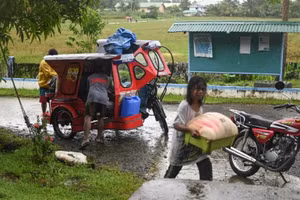 Hơn 150.000 người tháo chạy trước siêu bão Kalmaegi