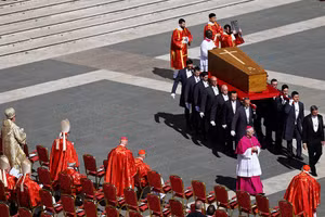 Hình ảnh hàng ngàn người dự tang lễ Đức Giáo hoàng Francis