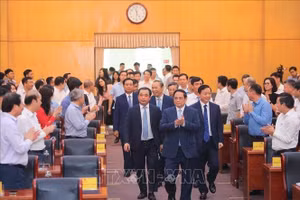 Thủ tướng Phạm Minh Chính và các đại biểu đến dự buổi lễ. (Ảnh: Hoàng Hiếu/TTXVN)