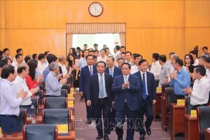 Thủ tướng Phạm Minh Chính và các đại biểu đến dự buổi lễ. (Ảnh: Hoàng Hiếu/TTXVN)