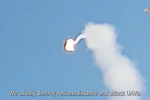 Hỏa lực dội xuống loạt mục tiêu quân sự, thiêu cháy nhiều kho đạn và xe bọc thép