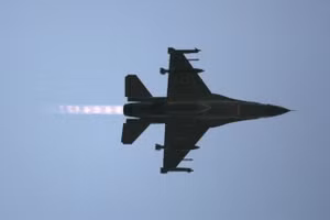 Một máy bay F-16 của Israel cất cánh từ căn cứ không quân Ramat David. Ảnh: Getty Images / Uriel Sinai.