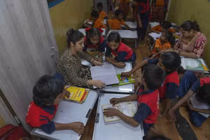 Chùm ảnh: Những lớp học đặc biệt trong thùng hàng