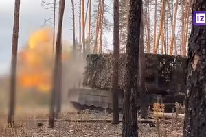 Công bố video xe tăng T-90M Nga phá hủy cứ điểm Ukraine hướng Krasnolimansky