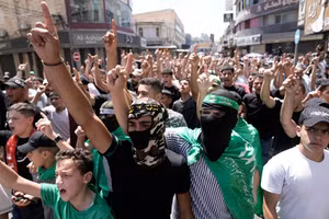 Hình ảnh dòng người xuống đường phản đối vụ ám sát thủ lĩnh Hamas Haniyeh