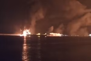 Video Mỹ tập kích cảng nhiên liệu Ras Isa, hàng chục người thương vong