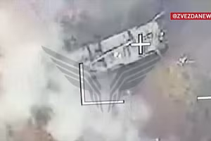 Khoảnh khắc UAV Lancet xóa sổ pháo tự hành CAESAR