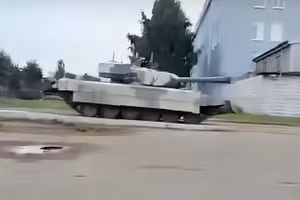 Một xe chiến đấu thuộc hệ thống Shturm dựa trên xe tăng T-72.