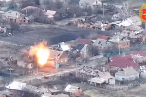 Nga tập kích kho xuồng không người lái, phá hủy thiết giáp Bradley và pháo M777 của Ukraine