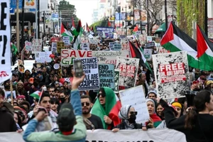 Người biểu tình ủng hộ Palestine đã tập trung tại Quảng trường Liên bang ở San Francisco, California Mỹ hôm 4/1 để phản đối sự ủng hộ của Hoa Kỳ đối với cuộc chiến của Israel ở Gaza. Ảnh: Tayfun Coşkun/Anadolu.