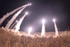 Iran nhắm mục tiêu vào nhà máy điện Haifa bằng tên lửa siêu thanh.