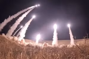 Iran nhắm mục tiêu vào nhà máy điện Haifa bằng tên lửa siêu thanh.