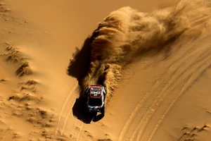 Cuộc đua xe Dakar Rally khắc nghiệt: Những hình ảnh siêu thực