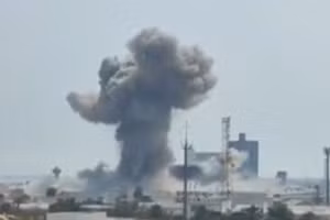 Iran phóng loạt tên lửa mới về phía Israel