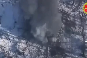 Đòn tập kích phá tan loạt xe bọc thép, pháo dã chiến và kho đạn