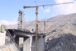 Video cây cầu ở Iran bắt đầu được ‘hồi sinh’ sau cuộc tấn công của Mỹ - Israel