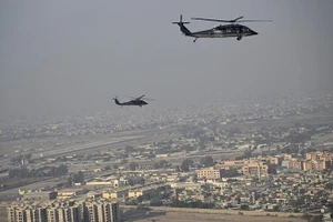 Anh và Pháp tung đòn không kích kho vũ khí ngầm