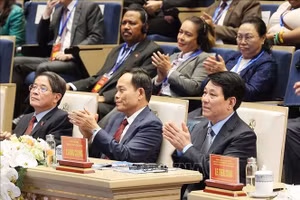 Chủ tịch nước Lương Cường và các đại biểu dự Hội nghị xúc tiến đầu tư “Hải Phòng - điểm đến chiến lược của kỷ nguyên mới”. (Ảnh: Lâm Khánh/TTXVN)