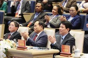 Chủ tịch nước Lương Cường và các đại biểu dự Hội nghị xúc tiến đầu tư “Hải Phòng - điểm đến chiến lược của kỷ nguyên mới”. (Ảnh: Lâm Khánh/TTXVN)