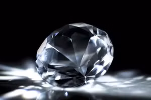 Kim cương thông thường được biết đến là chất cứng nhất thế giới.