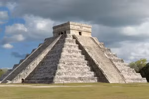 Đền El Castillo tại Chichen Itza. 