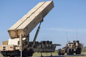 Tên lửa siêu vượt âm Dark Eagle hủy diệt mục tiêu cách 3500 km 