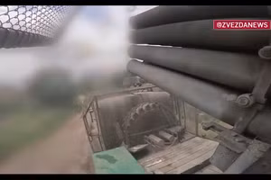 Khoảnh khắc Grad khai hỏa mở đường giúp lính dù đánh úp căn cứ ở Chasiv Yar