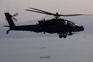 Tổng thống Trump xác nhận trực thăng Apache gặp nạn gần eo biển Hormuz
