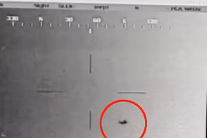 Những người tố giác quân sự đã tiết lộ những cuộc chạm trán chưa từng được thảo luận trước đây với UFO, bao gồm cả tàu vũ trụ Tic-Tac thường được báo cáo (hình ảnh)