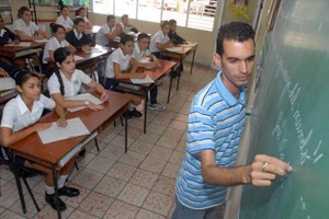 Tình trạng thiếu giáo viên tiếp tục ảnh hưởng đến nền giáo dục Cuba ngay trước thềm năm học mới. Ảnh: Modesto G. Cabo / ACN