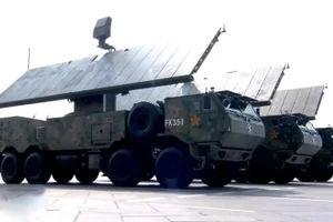 Vũ khí vi sóng chống máy bay không người lái Hurricane 3000 tham gia duyệt binh V-Day của Trung Quốc