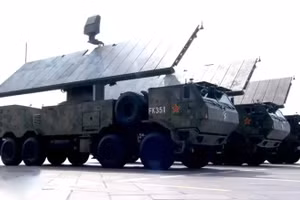 Vũ khí vi sóng chống máy bay không người lái Hurricane 3000 tham gia duyệt binh V-Day của Trung Quốc