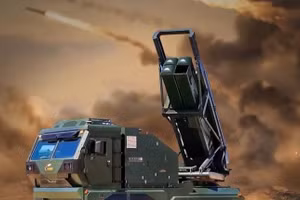 Bệ phóng tên lửa đa nòng Rad’a 300, được lắp trên khung gầm bánh xích, đang triển khai ống phóng. Ảnh: Abdalla82101103 qua X