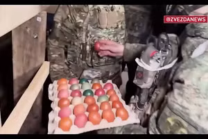 Video binh sĩ Lữ đoàn súng trường cơ giới mừng Phục sinh nơi tiền tuyến