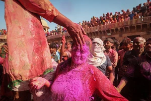 Chùm ảnh sắc màu rực rỡ trong Lễ hội Holi của người Hindu