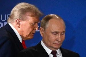 Tổng thống Mỹ Donald Trump và người đồng cấp Nga Vladimir Putin.