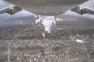 Hỏa lực tấn công tàu chở vũ khí, phá hàng chục xe cơ giới, cơ sở sản xuất UAV