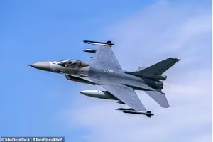 Năm 2023, một chiếc F-16 Viper (trong ảnh) đã bị một UFO đâm trúng mà các quan chức liên bang tin rằng đó là một loại máy bay không người lái.
