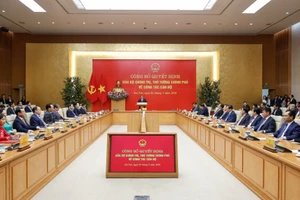 Thủ tướng chủ trì công bố quyết định của Bộ Chính trị, Thủ tướng Chính phủ về công tác cán bộ - Ảnh: VGP/Nhật Bắc 
