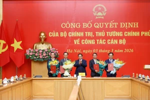 Thủ tướng trao quyết định chỉ định Phó Bí thư Đảng ủy Chính phủ và bổ nhiệm lãnh đạo 4 bộ, cơ quan ngang Bộ